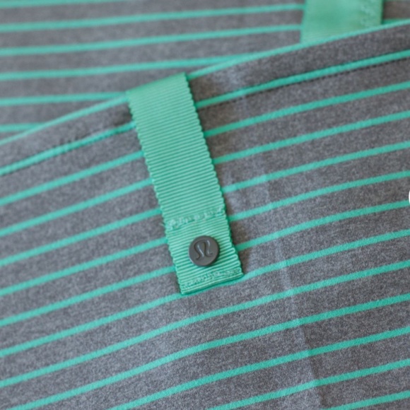 Lululemon Vinyasa Scarf 
Parallel Stripe Menthol Heathered Slate - Picture 2 of 7